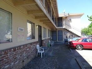 Young Street Apartments in Sacramento, CA - Foto de edificio - Building Photo