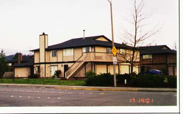 3002 I St NE in Auburn, WA - Building Photo