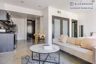 810 S Spring St in Los Angeles, CA - Building Photo - Building Photo