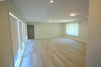 3180 Watt Ave in Sacramento, CA - Building Photo - Building Photo