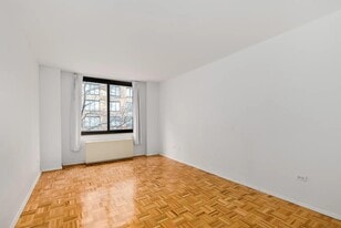 2 S End Ave in New York, NY - Building Photo