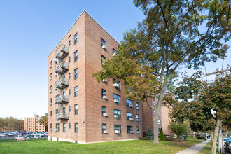 Windsor Park in Flushing, NY - Foto de edificio - Building Photo