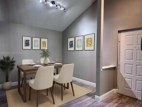 10420 SW 158th Ct in Miami, FL - Foto de edificio - Building Photo