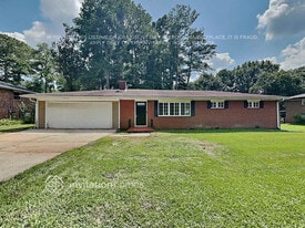 759 Birchwood Ln SW in Marietta, GA - Building Photo