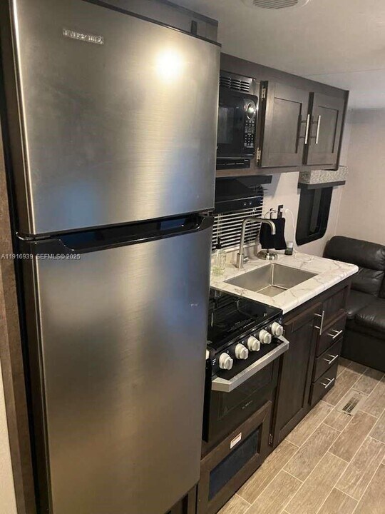 25236 SW 133rd Ave in Homestead, FL - Foto de edificio