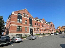 1022 Hancock St in Quincy, MA - Building Photo