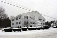 Willowbrook Apartments in Rochester, NH - Foto de edificio - Building Photo