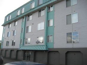 Hemlock Senior Apartments in Longview, WA - Building Photo - Building Photo