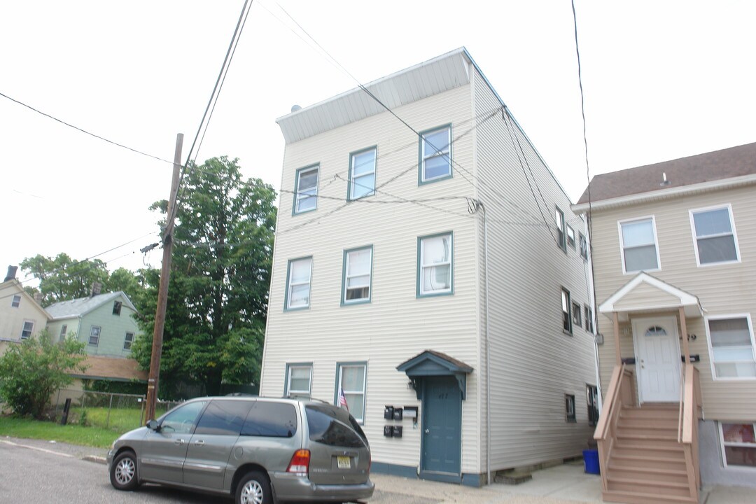 477 Miller St in Perth Amboy, NJ - Building Photo