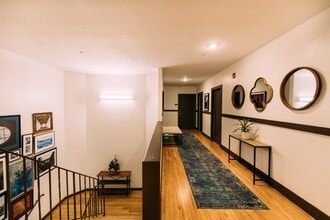 Rose on Bond in Oakland, CA - Foto de edificio - Building Photo