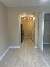 4131 Dolphin Dr in Tampa, FL - Building Photo - Building Photo