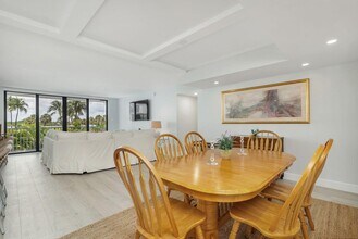 2860 S Ocean Blvd in Palm Beach, FL - Building Photo - Building Photo