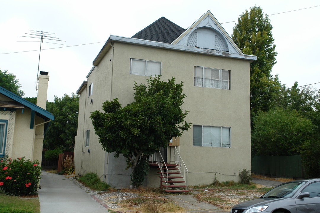 956 Apgar St in Oakland, CA - Foto de edificio