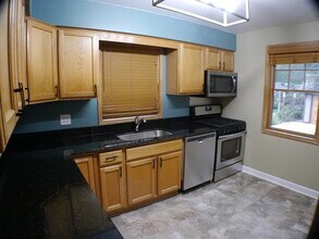 2452 S 7th Ave in North Riverside, IL - Building Photo - Building Photo