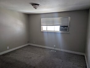 8475 S 1575 E in Sandy, UT - Foto de edificio - Building Photo