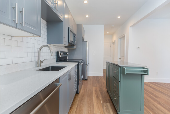 143 E Cottage St, Unit 2 in Boston, MA - Building Photo - Building Photo