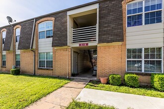 Glenview Square in North Richland Hills, TX - Foto de edificio - Building Photo