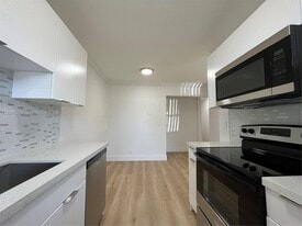6301 SW 20th St in Pompano Beach, FL - Building Photo