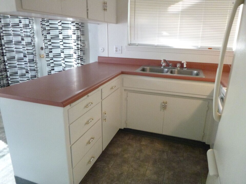 907 Cooper Ave in Yuba City, CA - Building Photo