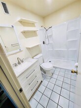 11311 SW 200th St in Miami, FL - Foto de edificio - Building Photo