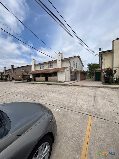property at 1813 Cedarhill Dr