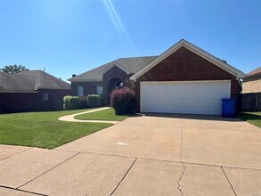 613 Castle Brook Dr in Prattville, AL - Foto de edificio - Building Photo