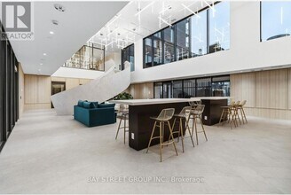 3071 Trafalgar Rd in Oakville, ON - Building Photo - Building Photo