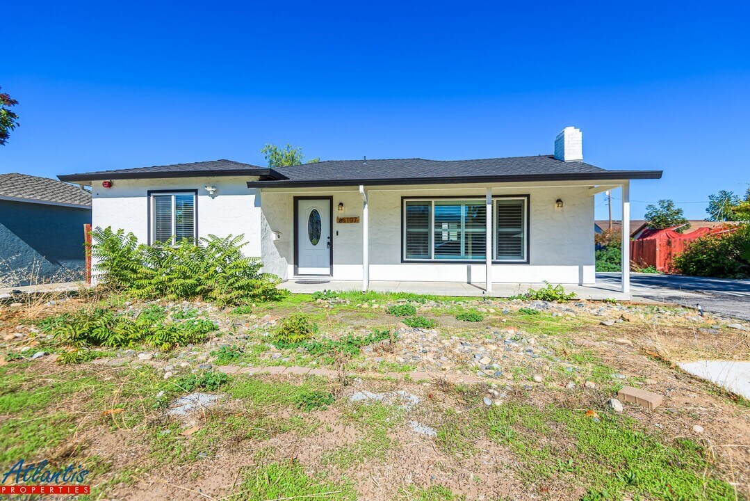 15107 Woodard Rd in San Jose, CA - Building Photo