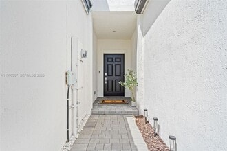 4917 Oakmont Dr in Davie, FL - Building Photo - Building Photo