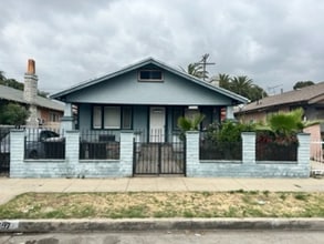 1557 W 29th St in Los Angeles, CA - Foto de edificio - Building Photo