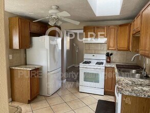 5006 Headingly Ave NE in Albuquerque, NM - Foto de edificio - Building Photo