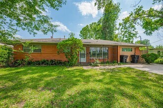 241 W Rittenhouse St in Houston, TX - Building Photo - Building Photo