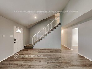 1702 Pleasant Trail in Euless, TX - Foto de edificio - Building Photo