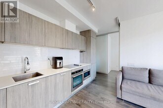 50 Charles St E in Toronto, ON - Building Photo - Building Photo