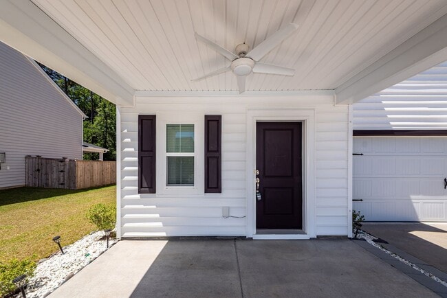 185 Camellia Bloom Dr in Moncks Corner, SC - Building Photo - Building Photo