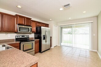 10307 Granada Green Ct in Riverview, FL - Building Photo - Building Photo