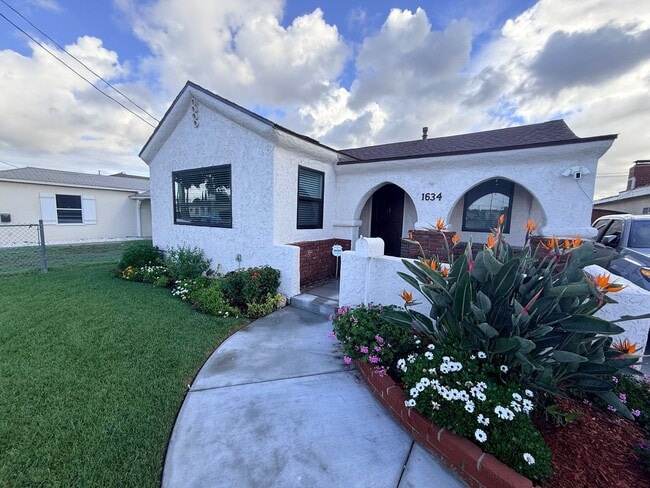 property at 1634 Broad Ave