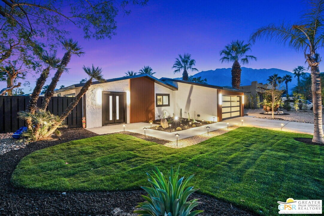 2435 Wayne Rd in Palm Springs, CA - Building Photo