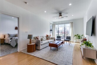 4040 N Hall St, Unit 113 in Dallas, TX - Building Photo - Building Photo