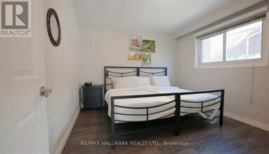 225 Bayview Fairways Dr in Markham, ON - Building Photo - Building Photo