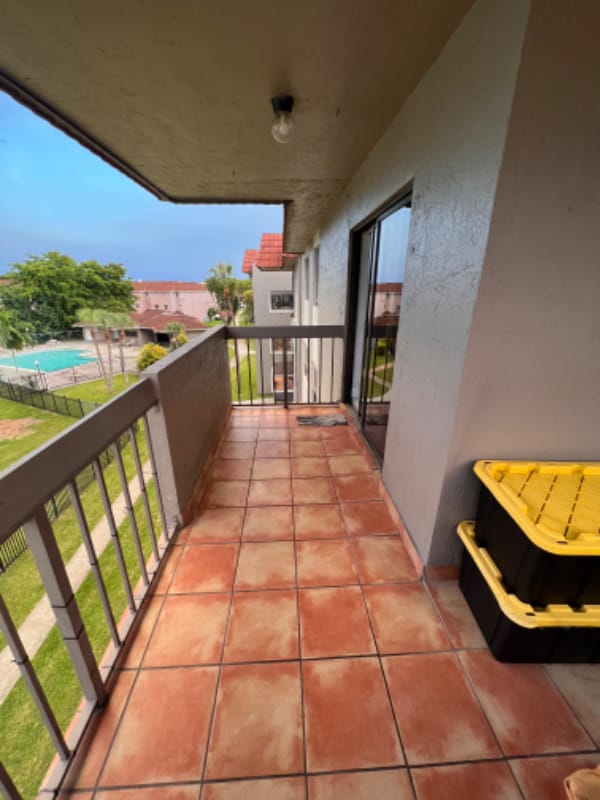 1101 SW 122nd Ave in Miami, FL - Foto de edificio - Building Photo