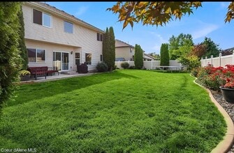 2547 W Blackberry Loop in Hayden, ID - Foto de edificio - Building Photo
