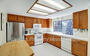 618 Double Eagle Way in Simi Valley, CA - Building Photo - Building Photo