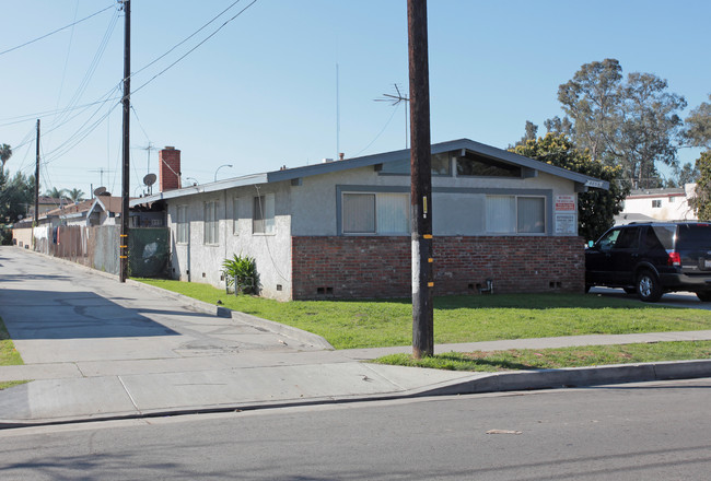 4856-4858 Live Oak St in Bell, CA - Building Photo - Building Photo