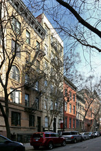 77 Perry St in New York, NY - Building Photo - Building Photo