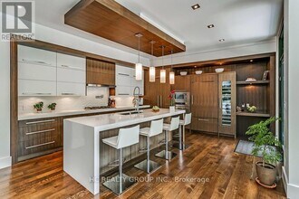 363 Morrison Rd in Oakville, ON - Building Photo - Building Photo