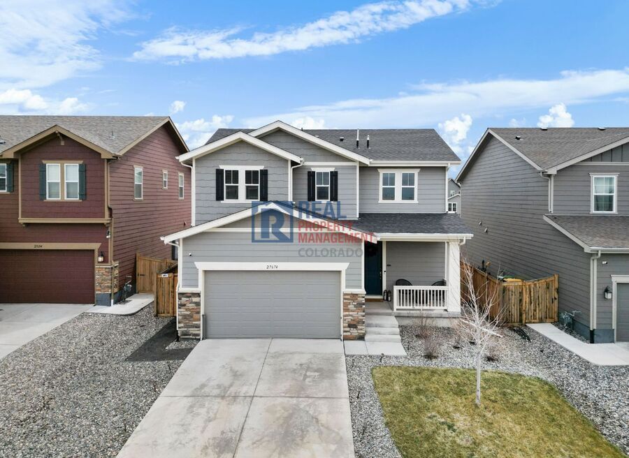 27674 E 7th Dr in Aurora, CO - Building Photo