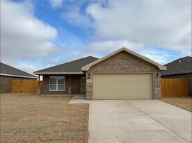 8424 10th Pl in Lubbock, TX - Building Photo