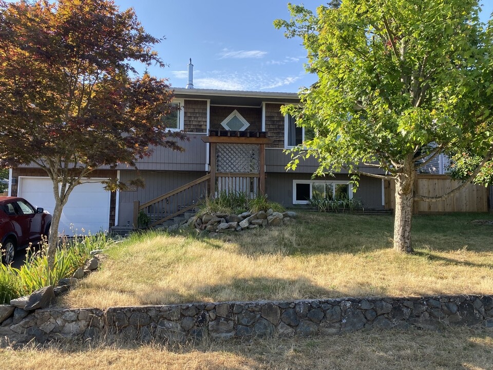 3788 Howden Dr in Nanaimo, BC - Building Photo