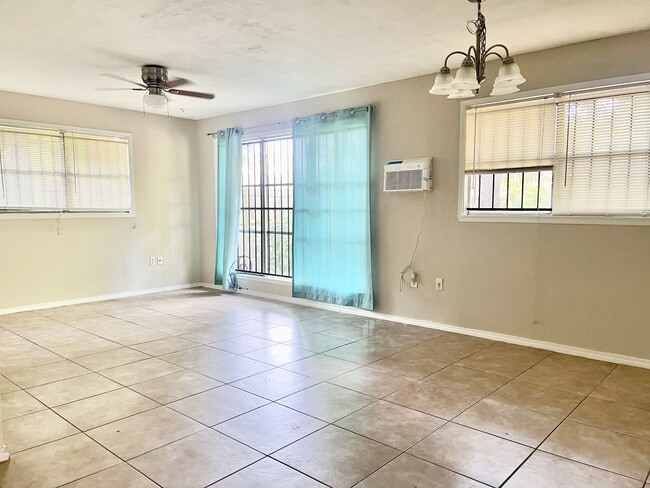 1242 Aster St in Baton Rouge, LA - Building Photo - Building Photo